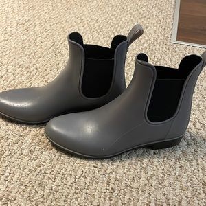 Sam Edelman gray Chelsea boot